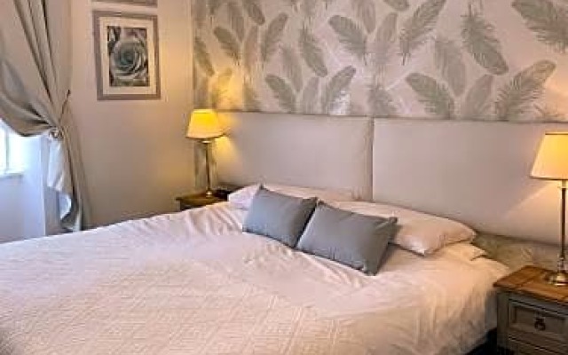 The Clovelly - Guest Accomodation