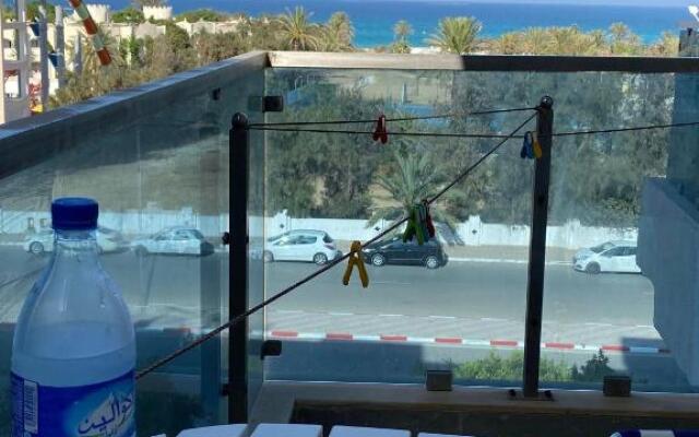 Lovely 1-bedroom rental unit with sea view