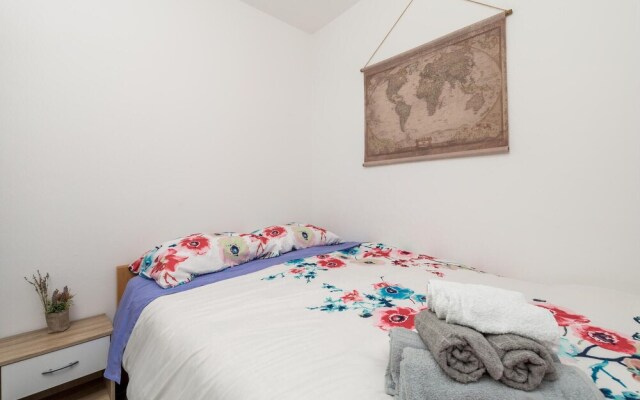 Nice Home in Sveti Jakov With Wifi and 2 Bedrooms