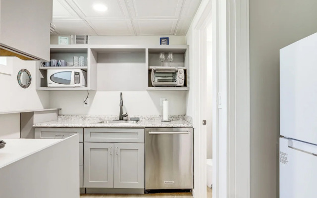 Contemporary Couple's Retreat in Atlanta!