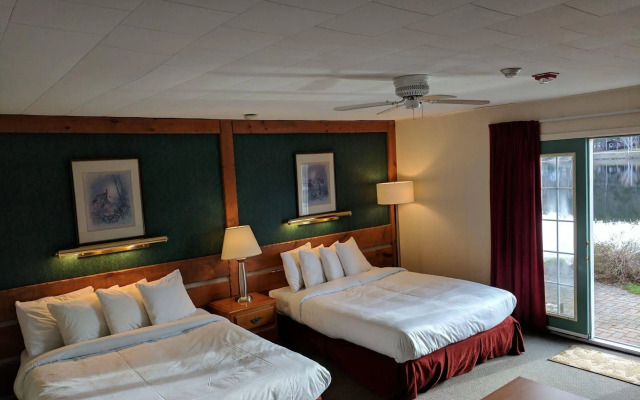 Algonquin Lakeside Inn