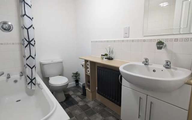 Burnley-4-bedroom House-sleeps 6-parking-clariturf