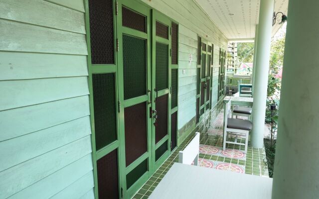 Baanrak Amphawa Homestay