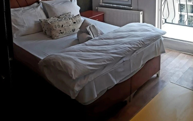 Taksim Nefti Residence