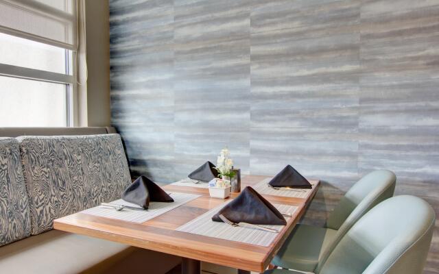 Crowne Plaza Charleston Airport - Conv Ctr by IHG