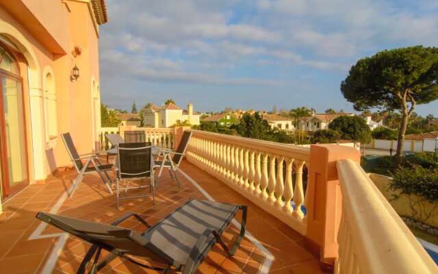 Twelve guest 6bedrooms Villa Montecarlo