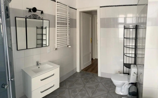 Apartament Równa 12