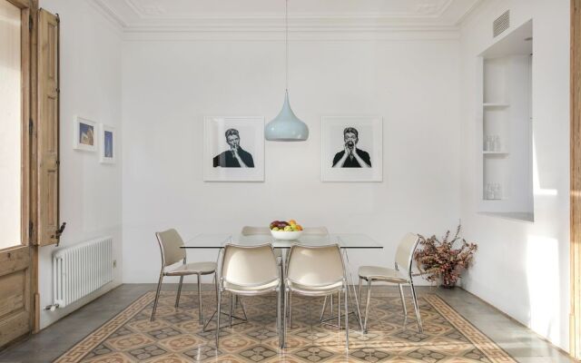 Spacious and luminous flat with balcony