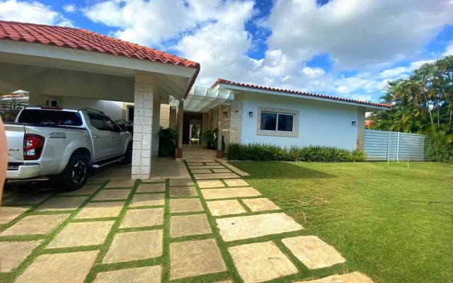 Seasideserenity - Luxury Villa Steps From The Beach