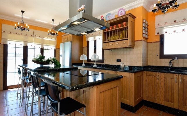 Villa - 3 Bedrooms with Pool and WiFi - 104417