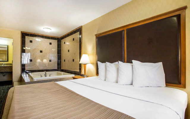 Hibiscus Inn & Suites