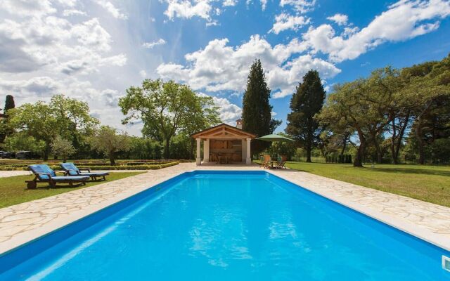 Stunning Home in Valbandon With Wifi and 6 Bedrooms