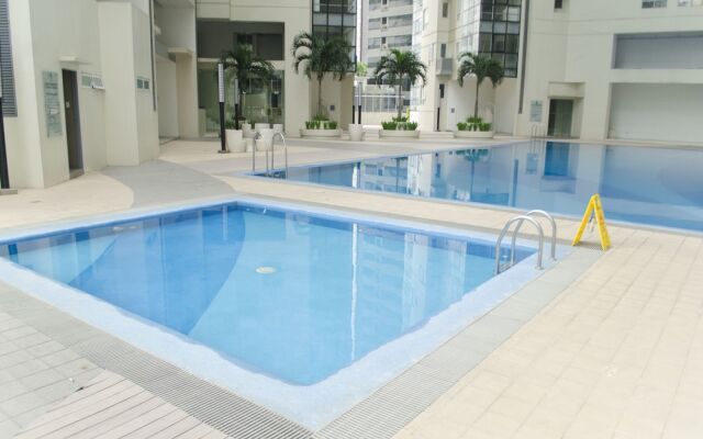 Decorated Duplex Apartment @ BGC