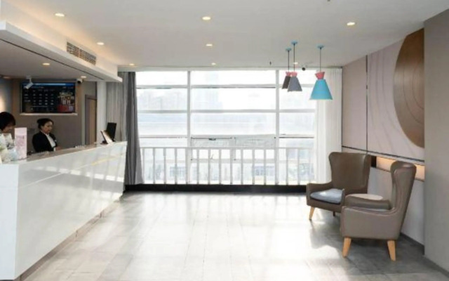 Homeinn Hotel (Nanjing Olympic Sports Center Xincheng Technology Park Subway Station)