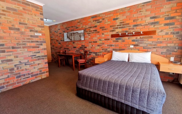 Townhouse Motor Inn – Guest Rooms – Horsham