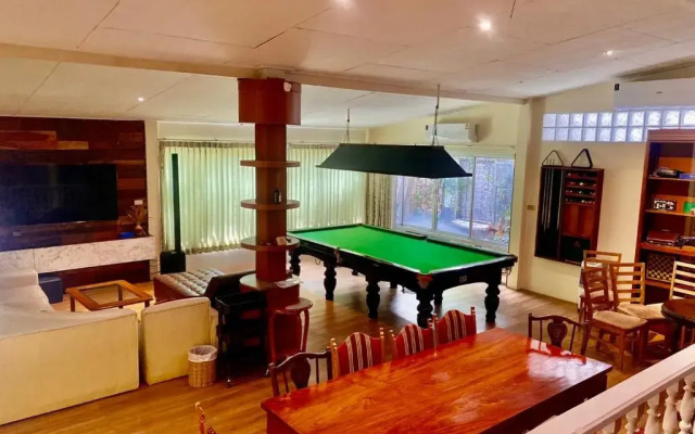 Country Lakeview Hotel