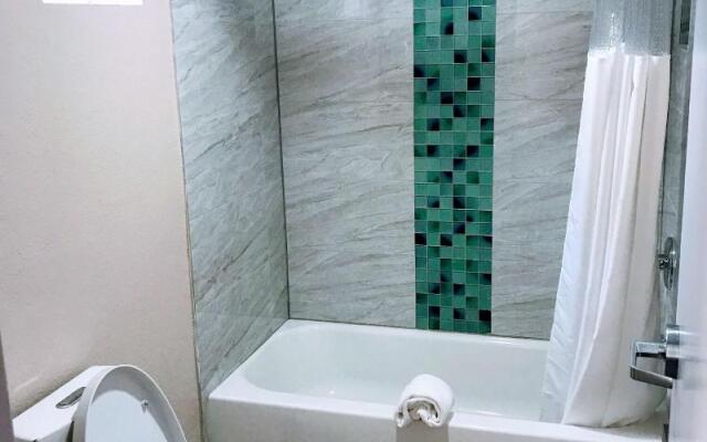 Tropical Inn & Suites