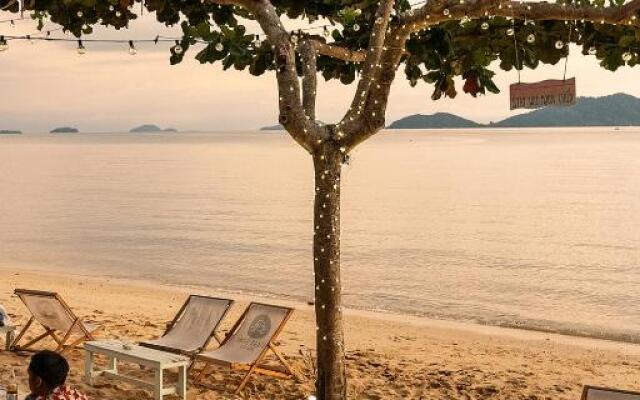 Indie Beach Bungalows