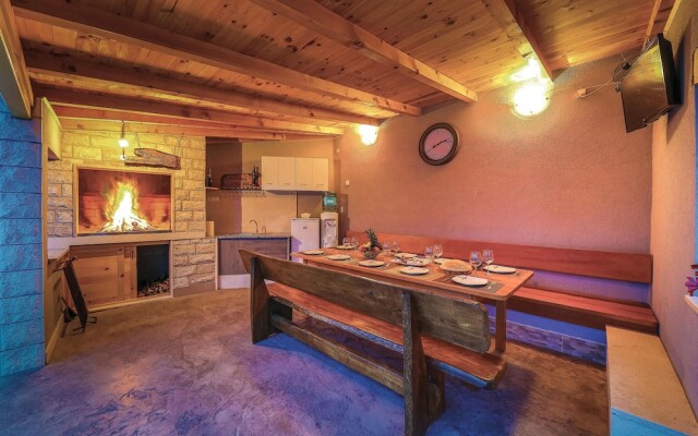 Nice Home in Kastel Kambelovac With Wifi and 4 Bedrooms