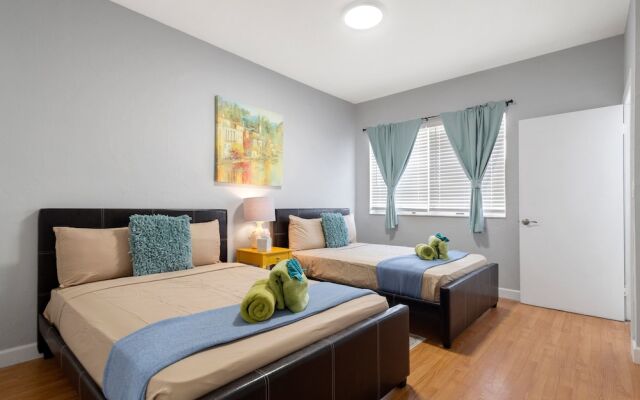 Deluxe Beach Apt
