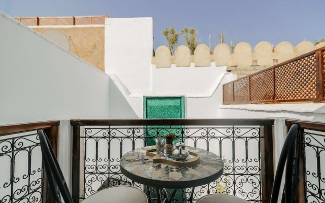 Riad NayaNour