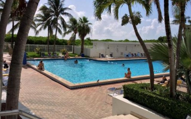 Miami Beach Suncoast Apartment ll