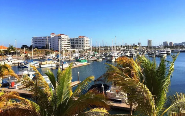 Condo Marina 303