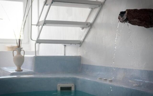 Fira White Residence
