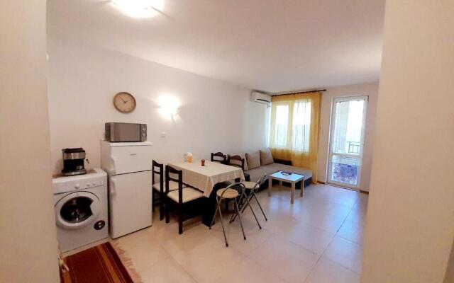 Sunny Beach Hills Apartment - Private