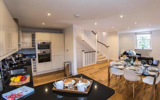Finchley Central Luxury 2/3 bed triplex loft style apartment