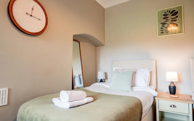Host Stay Mayfield House