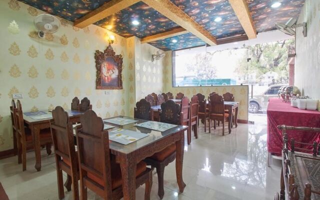 OYO 10453 Hotel Paradise