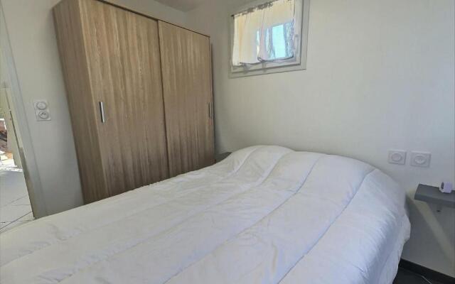 Agréable appartement climatisé à 25m de la plage