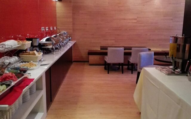 IBIS Leshan City Center Hotel