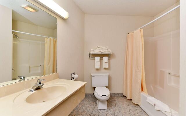 Americas Best Value Inn Tahquamenon Country