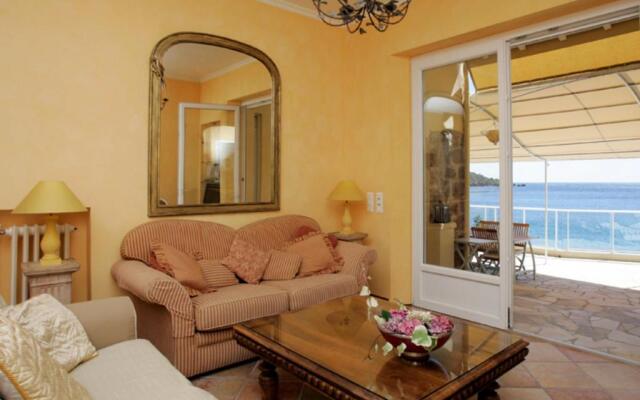 Villa With Private Beach - Villa Lou Cade