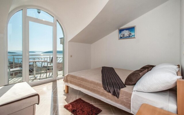 Nice Home in Sevid With 6 Bedrooms, Wifi and Outdoor Swimming Pool