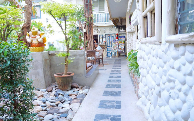 Stay With Me Guesthouse