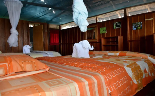 Yaku Amazon Lodge & Expeditions