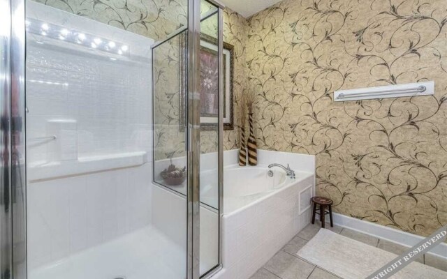 Exclusive Greenbriar Condo W/ Golf & Beach Shuttle Condo