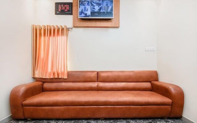 Hotel Volga Plaza (Near Colaba Causeway)