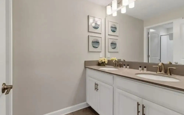 Amazing 4bdr w Pool Near Disney - 4914