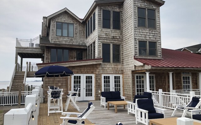 The Burrus House Inn Waterfront Suites