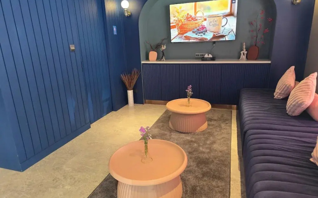 ARNI HER Ladies Hotel