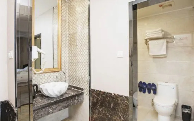 Qingmu Hotel (Hexian Xiaoshikouzhen Huai Commercial Street)