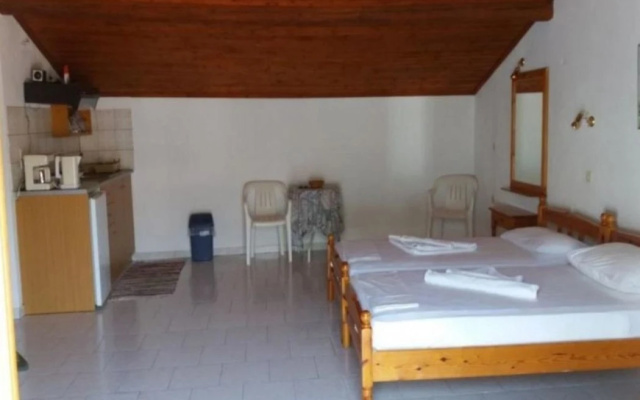 Alekos Rooms and Apartments