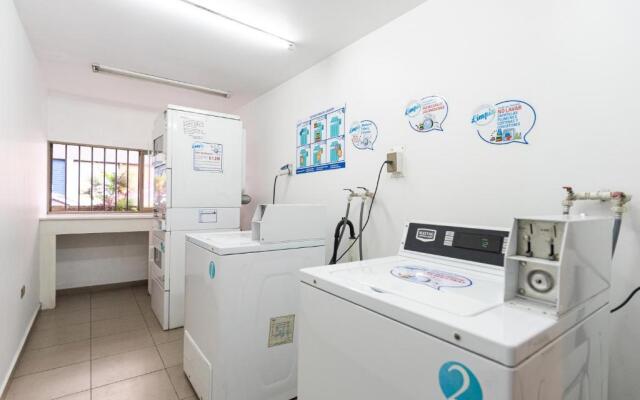 Urban Red 2BR W/ Wifi, Tv, Pool & Gym