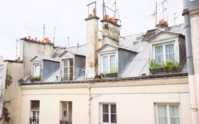 Cozy Yellow Nest Pigalle Quarters And Sacre Cœur