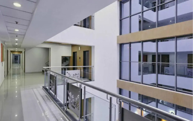 Hi5 Hotel & Experience