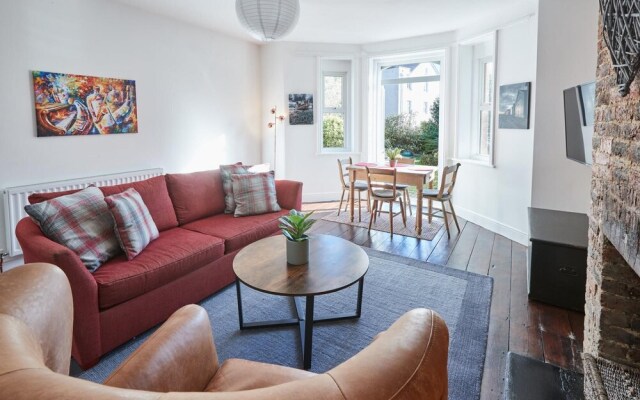 Host Stay Leafy Garden Apartment